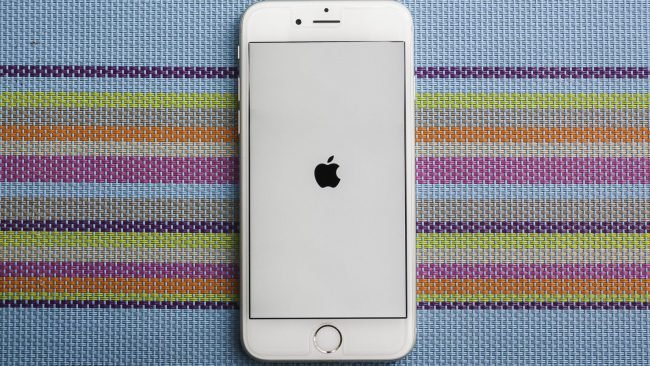 Apple принесла официальные извинения за то, что намеренно замедляет iPhone